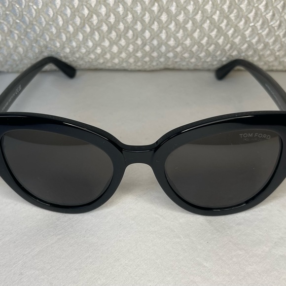 *SOLD ELSEWHERE* TOM FORD Izzi Acetate Cat-Eye Polarized Sunglasses - Picture 4 of 11